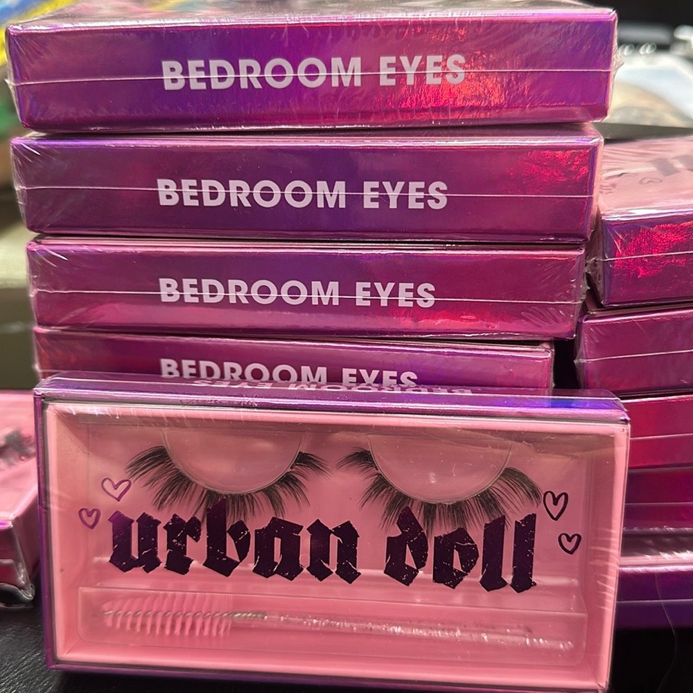 12 pairs bedroom eyes segmented lashes